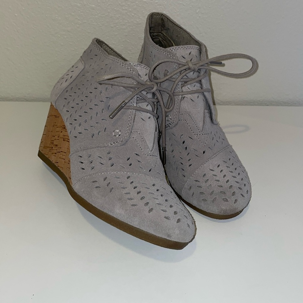 Tom’s Grey Wedge Shoes Size 7.5